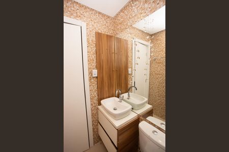 Casa à venda com 230m², 2 quartos e 3 vagasBanheiro da peça dos fundos