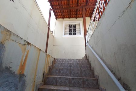 Casa à venda com 250m², 3 quartos e 2 vagasEscada