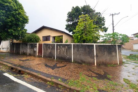 Casa à venda com 113m², 3 quartos e 2 vagasFachada