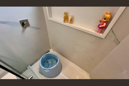 Apartamento à venda com 125m², 3 quartos e 1 vaga Apartamento à venda com 125m², 3 quartos e 1 vagaBanheiro da Suíte 2