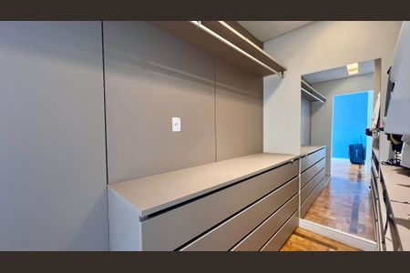 Apartamento à venda com 125m², 3 quartos e 1 vaga Apartamento à venda com 125m², 3 quartos e 1 vagaCloset da suíte 2