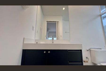 Apartamento à venda com 125m², 3 quartos e 1 vaga Apartamento à venda com 125m², 3 quartos e 1 vagaBanheiro da Suíte 2