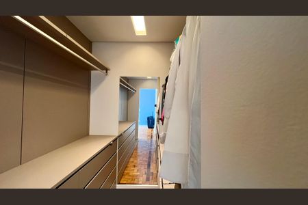 Apartamento à venda com 125m², 3 quartos e 1 vaga Apartamento à venda com 125m², 3 quartos e 1 vagaCloset da suíte 2