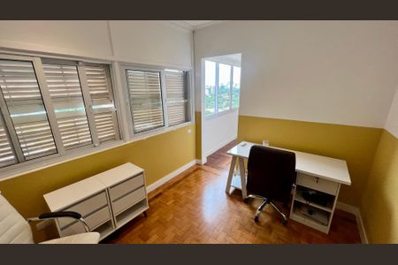 Apartamento à venda com 125m², 3 quartos e 1 vaga Apartamento à venda com 125m², 3 quartos e 1 vagaEscritório