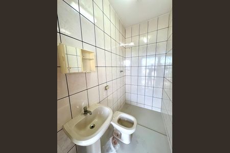 Casa à venda com 400m², 5 quartos e 6 vagas Casa à venda com 400m², 5 quartos e 6 vagasBanheiro externo