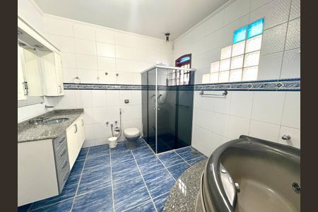 Casa à venda com 400m², 5 quartos e 6 vagas Casa à venda com 400m², 5 quartos e 6 vagasBanheiro do Quarto 4