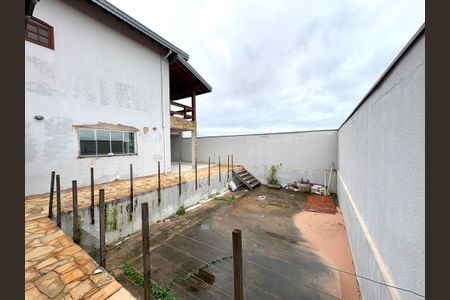 Casa à venda com 400m², 5 quartos e 6 vagas Casa à venda com 400m², 5 quartos e 6 vagasQuintal