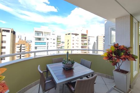 Apartamento à venda com 370m², 4 quartos e 4 vagasVaranda