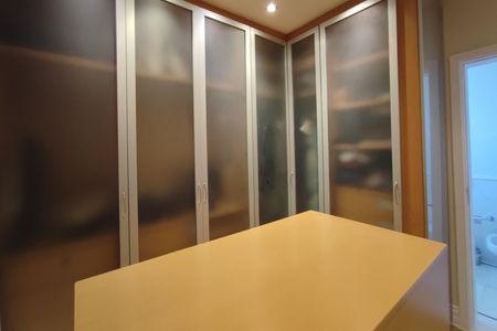 Apartamento à venda com 370m², 4 quartos e 4 vagasQuarto Suíte 3