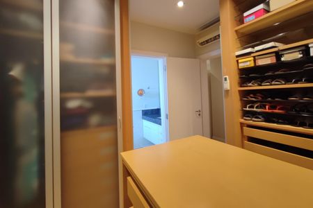 Apartamento à venda com 370m², 4 quartos e 4 vagasQuarto Suíte 3