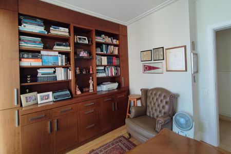 Apartamento à venda com 370m², 4 quartos e 4 vagasEscritório