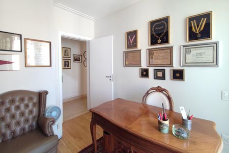 Apartamento à venda com 370m², 4 quartos e 4 vagasEscritório