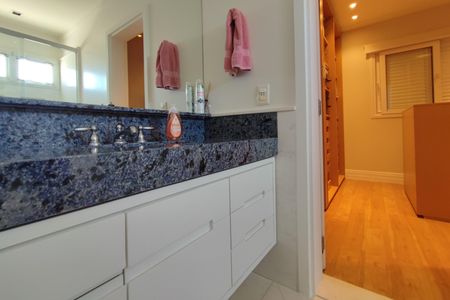 Apartamento à venda com 370m², 4 quartos e 4 vagasBanheiro Suíte 3