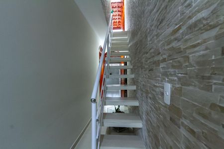 Casa à venda com 124m², 3 quartos e 1 vaga Casa à venda com 124m², 3 quartos e 1 vagaEscada