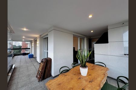 Apartamento à venda com 250m², 3 quartos e 5 vagasVaranda