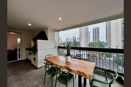 Apartamento à venda com 250m², 3 quartos e 5 vagasVaranda