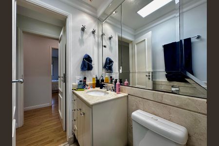 Apartamento à venda com 250m², 3 quartos e 5 vagasBanheiro Suíte 2