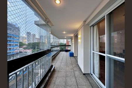 Apartamento à venda com 250m², 3 quartos e 5 vagasVaranda