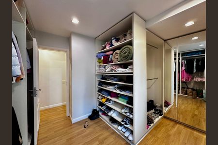 Apartamento à venda com 250m², 3 quartos e 5 vagasCloset Suíte 3