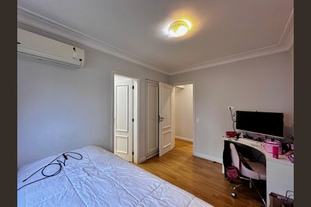 Apartamento à venda com 250m², 3 quartos e 5 vagasSuíte 1