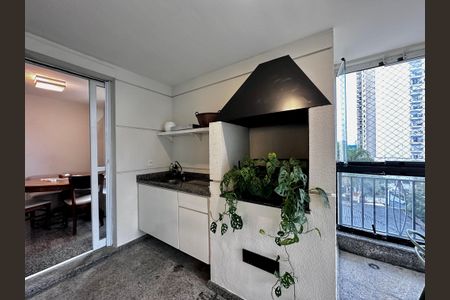 Apartamento à venda com 250m², 3 quartos e 5 vagasVaranda