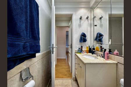 Apartamento à venda com 250m², 3 quartos e 5 vagasBanheiro Suíte 2