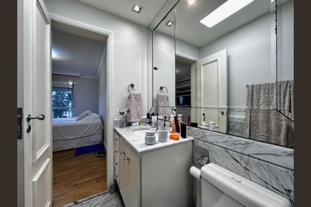 Apartamento à venda com 250m², 3 quartos e 5 vagasBanheiro 1 Suíte 3