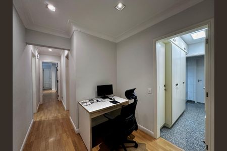 Apartamento à venda com 250m², 3 quartos e 5 vagasCorredor Suítes