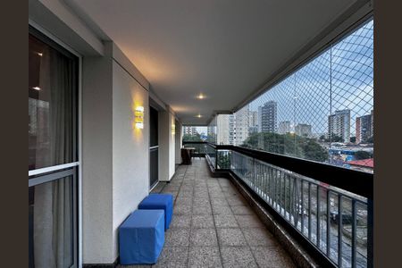 Apartamento à venda com 250m², 3 quartos e 5 vagasVaranda