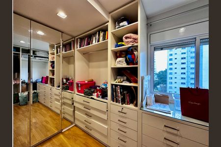 Apartamento à venda com 250m², 3 quartos e 5 vagasCloset Suíte 3