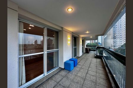 Apartamento à venda com 250m², 3 quartos e 5 vagasVaranda