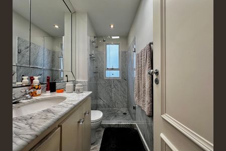 Apartamento à venda com 250m², 3 quartos e 5 vagasBanheiro 1 Suíte 3