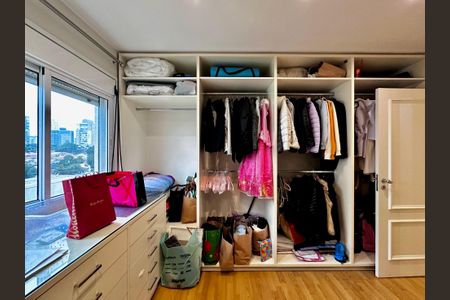 Apartamento à venda com 250m², 3 quartos e 5 vagasCloset Suíte 3
