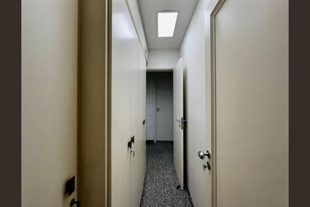 Apartamento à venda com 250m², 3 quartos e 5 vagasRoupeiro