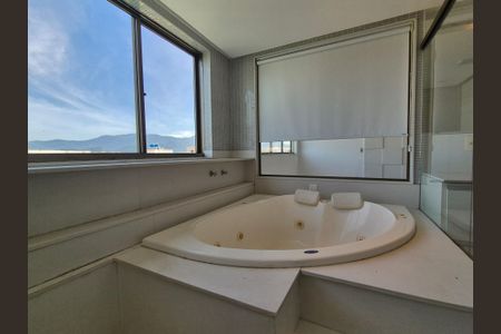 Apartamento à venda com 350m², 4 quartos e 4 vagasBanheiro da Suíte 5