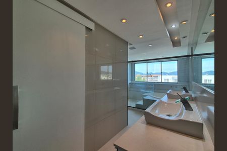 Apartamento à venda com 350m², 4 quartos e 4 vagasBanheiro da Suíte 5