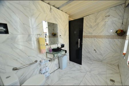 Casa à venda com 300m², 3 quartos e 2 vagasBanheiro