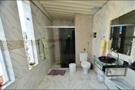 Casa à venda com 300m², 3 quartos e 2 vagasBanheiro