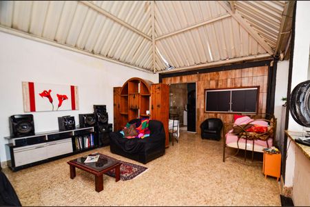 Casa à venda com 300m², 3 quartos e 2 vagasSala 2