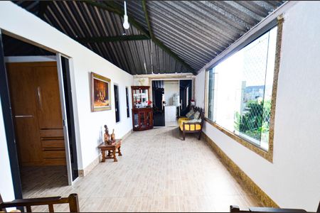 Casa à venda com 300m², 3 quartos e 2 vagasCorredor