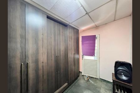 Casa à venda com 270m², 5 quartos e 1 vaga Casa à venda com 270m², 5 quartos e 1 vagaCloset Suíte