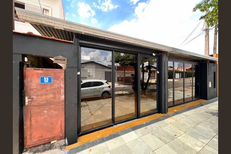 Casa à venda com 270m², 5 quartos e 1 vaga Casa à venda com 270m², 5 quartos e 1 vagaFachada