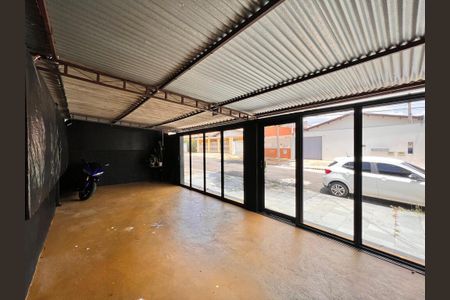 Casa à venda com 270m², 5 quartos e 1 vaga Casa à venda com 270m², 5 quartos e 1 vagaGaragem