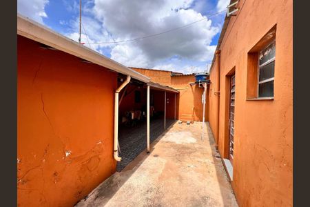 Casa à venda com 270m², 5 quartos e 1 vaga Casa à venda com 270m², 5 quartos e 1 vagaCorredor - Casa 3