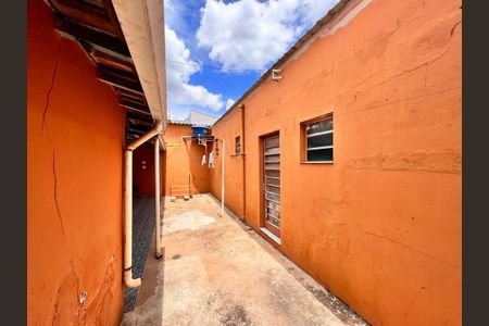 Casa à venda com 270m², 5 quartos e 1 vaga Casa à venda com 270m², 5 quartos e 1 vagaCorredor - Casa 3