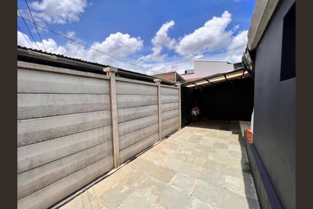 Casa à venda com 270m², 5 quartos e 1 vaga Casa à venda com 270m², 5 quartos e 1 vagaCorredor - Quintal