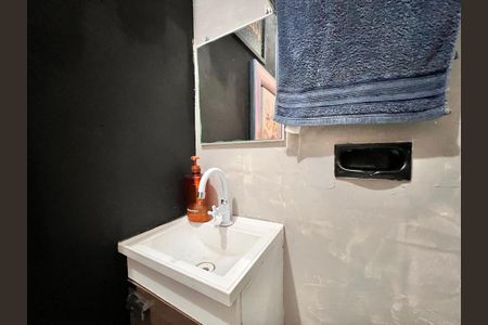 Casa à venda com 270m², 5 quartos e 1 vaga Casa à venda com 270m², 5 quartos e 1 vagaLavabo