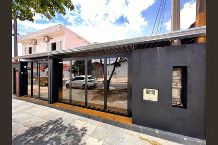 Casa à venda com 270m², 5 quartos e 1 vaga Casa à venda com 270m², 5 quartos e 1 vagaFachada