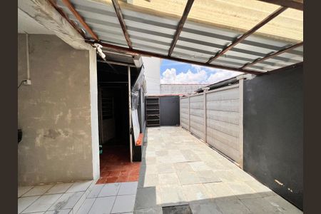 Casa à venda com 270m², 5 quartos e 1 vaga Casa à venda com 270m², 5 quartos e 1 vagaCorredor - Quintal