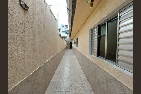 Casa à venda com 150m², 3 quartos e 2 vagasCorredor